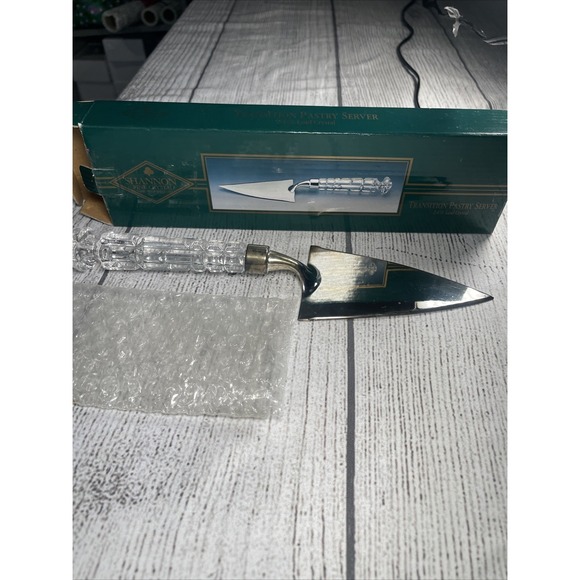 Shannon Fine Crystal Transition 11" Pastry Cake Pie Server solid Crystal Handle - Picture 1 of 5